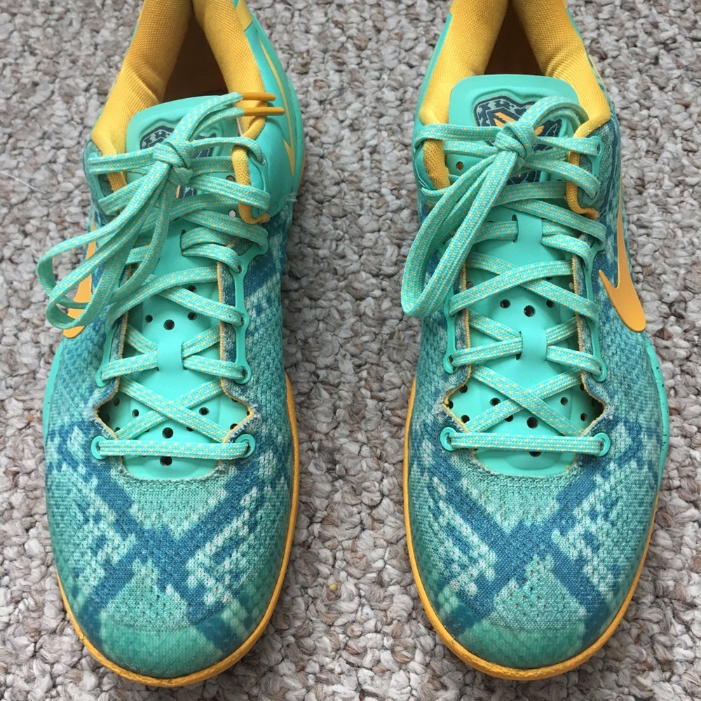Kobe 8 green glow